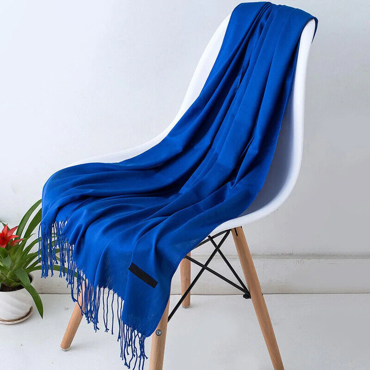 Long cashmere scarf with fringe, soft and elegant