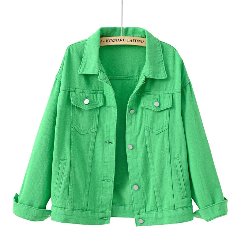 Short buttoned jacket with chest pocket – women