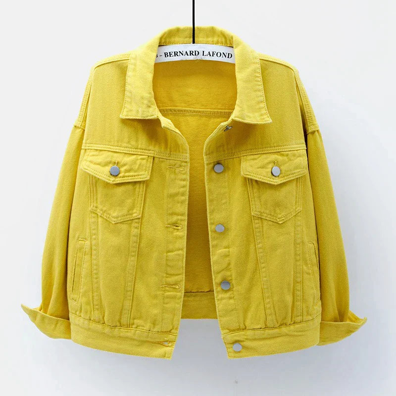 Short buttoned jacket with chest pocket – women