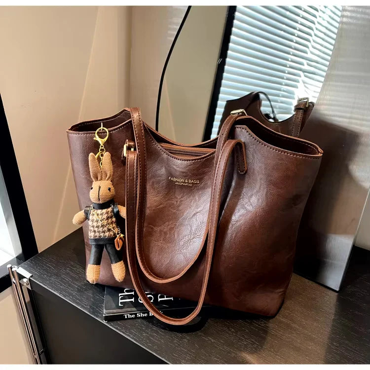 Sienna retro shoulder tote bag in a vintage look