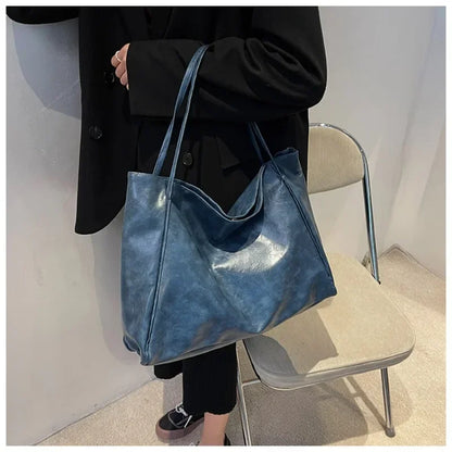 Aura minimalist tote bag with a clean shape