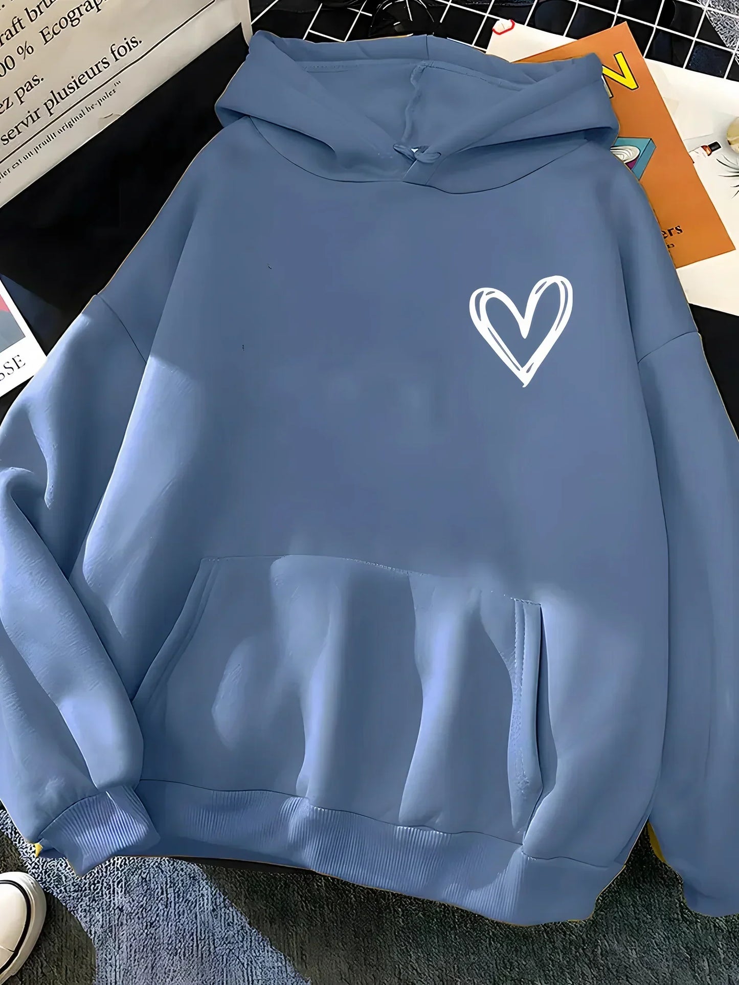 Saylor - hoodie with heart print for women