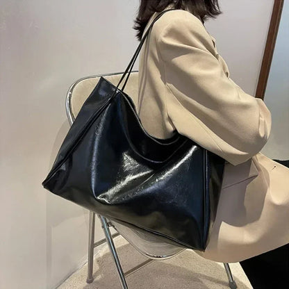Aura minimalist tote bag with a clean shape