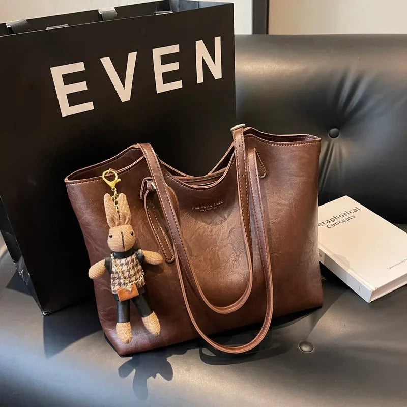Sienna retro shoulder tote bag in a vintage look