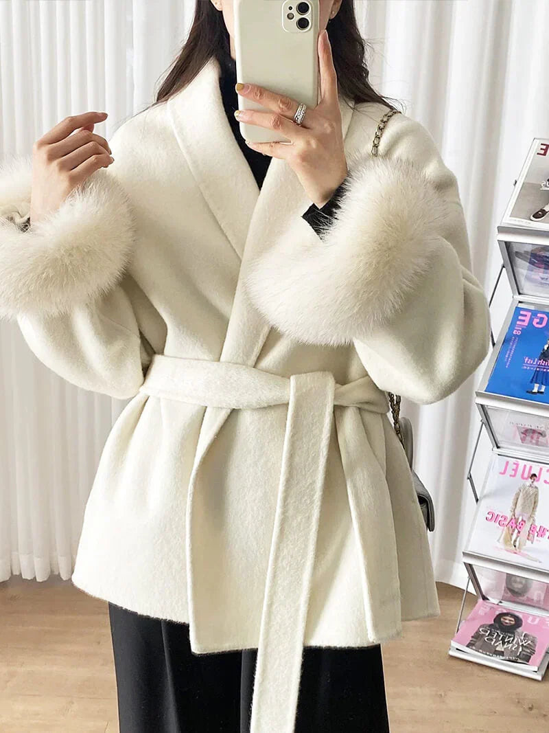 Women's coat with faux fur trim – elegant short winter coat