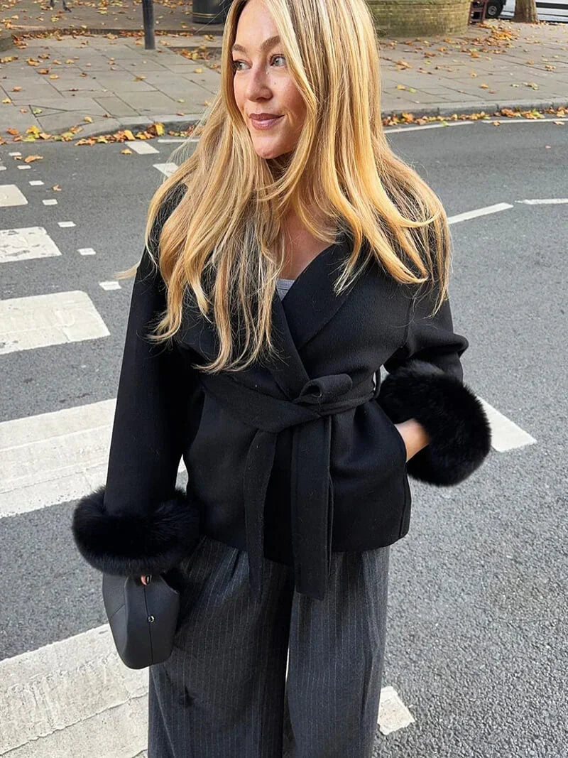 Women's coat with faux fur trim – elegant short winter coat