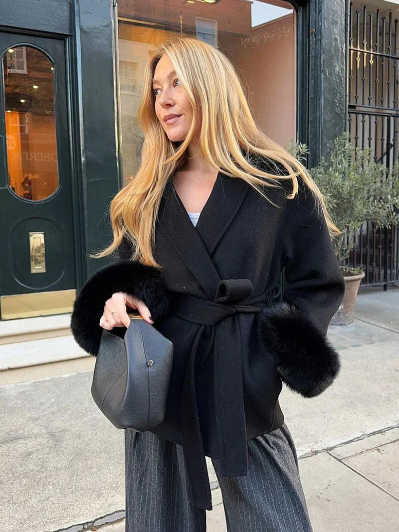 Women's coat with faux fur trim – elegant short winter coat