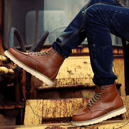 Men's vintage-style winter boots with warm lining