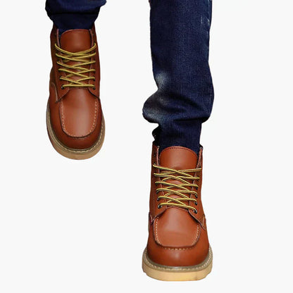 Men's vintage-style winter boots with warm lining