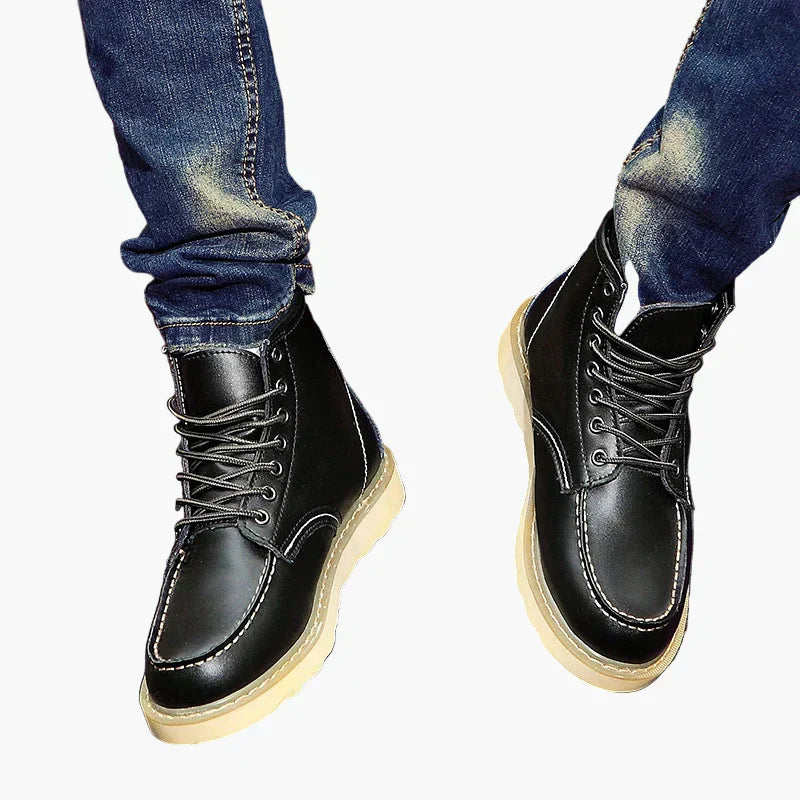 Men's vintage-style winter boots with warm lining