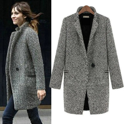 Long women's coat with double-breasted button placket and pattern