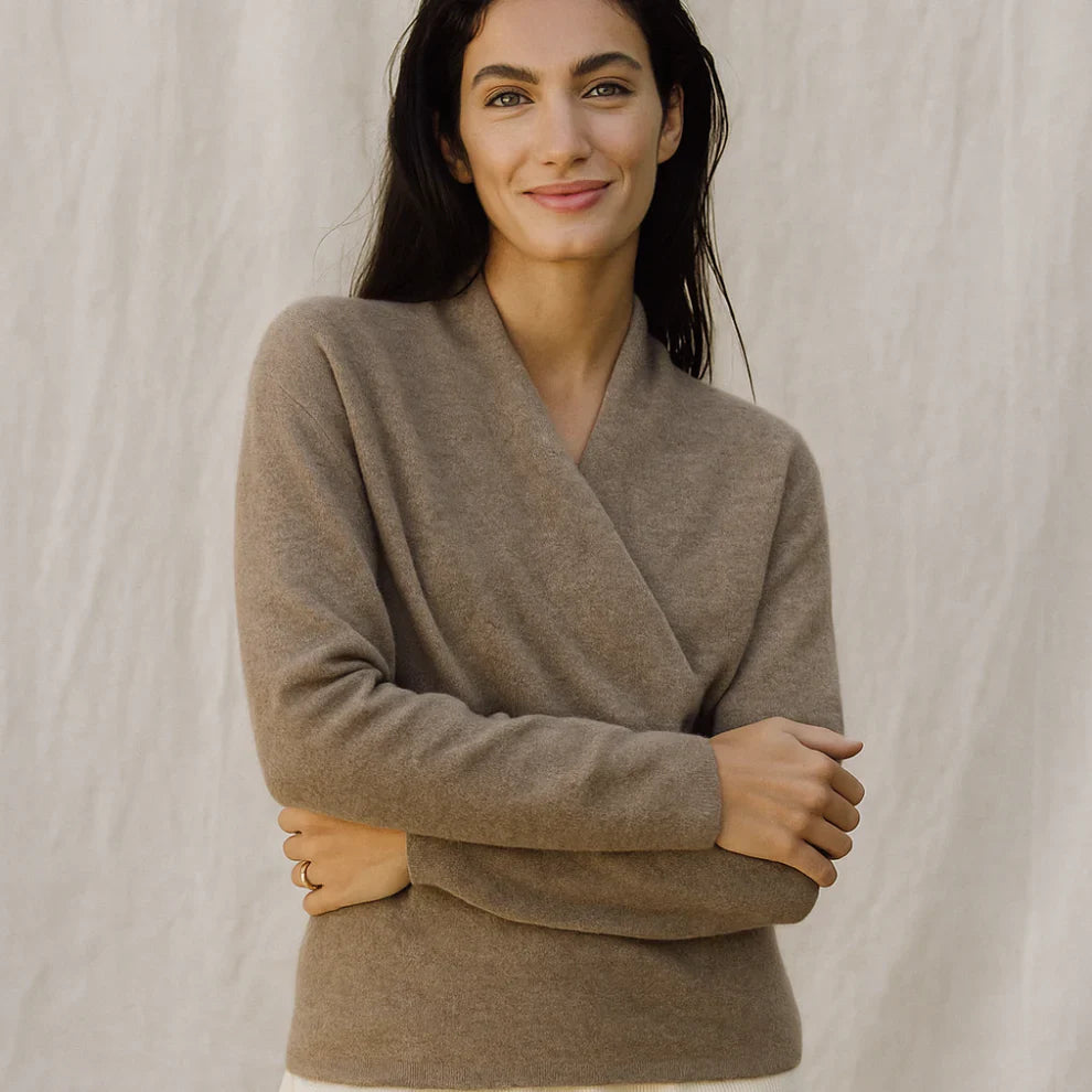 Women’s cozy v-neck knitted sweater – women