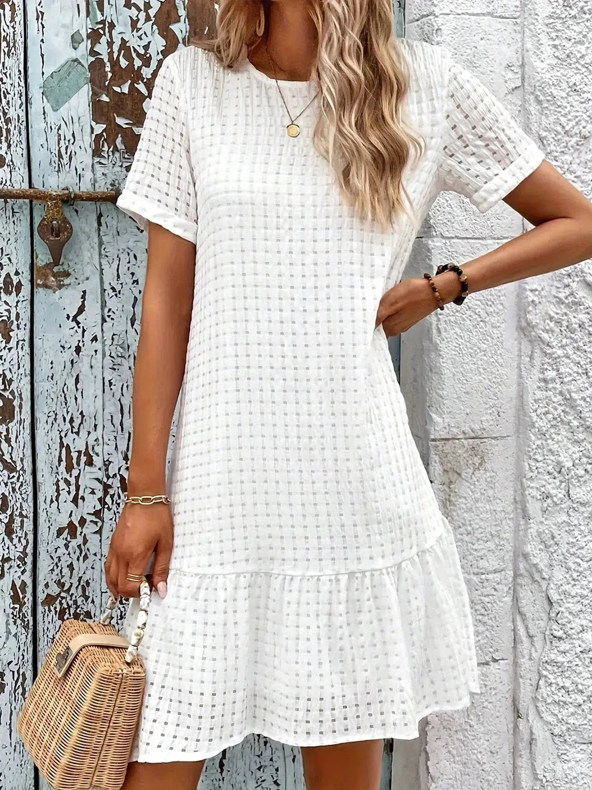 Charlotte – elegant, simple mini dress with short sleeves