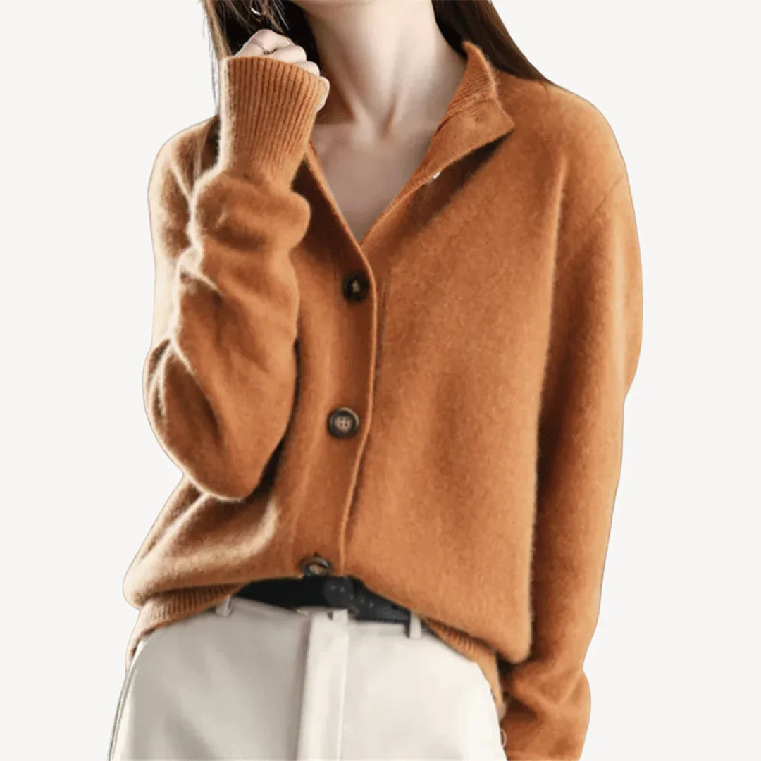 Elegant women's vest made of cashmere wool