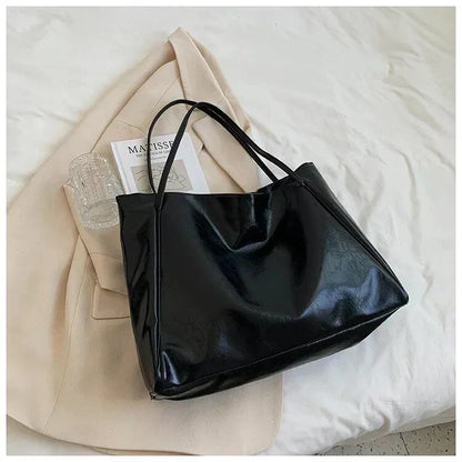 Aura minimalist tote bag with a clean shape
