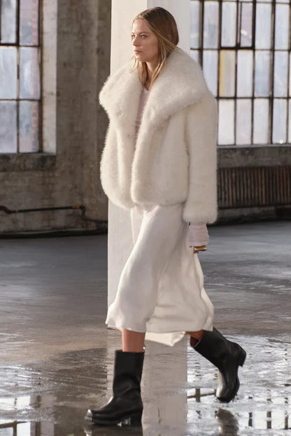 Women's short faux fur coat elegant – women