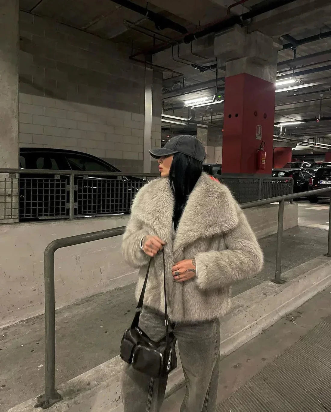 Women's short faux fur coat elegant – women