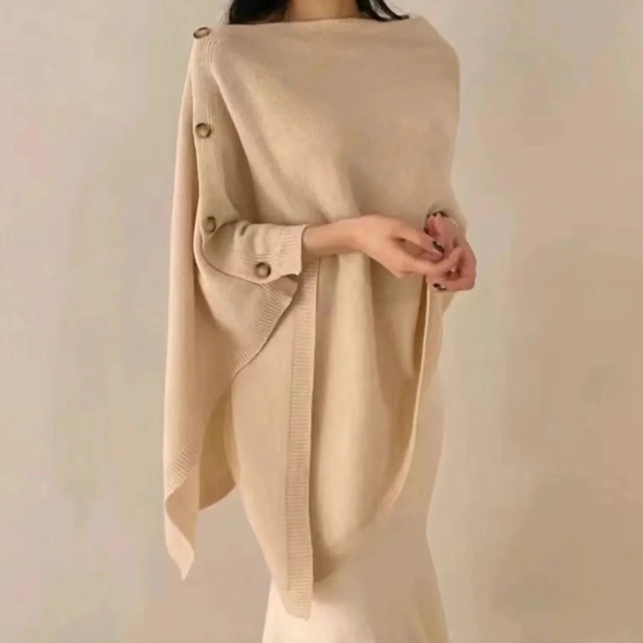 Elegant women's knitted poncho coat with buttons