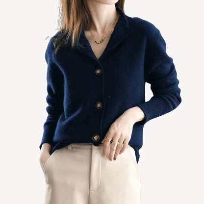 Elegant women's vest made of cashmere wool